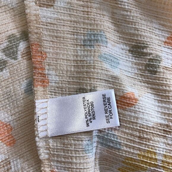 Cato flowy blouse 14-18W Warm floral pattern, butterfly sleeves. - Picture 4 of 4